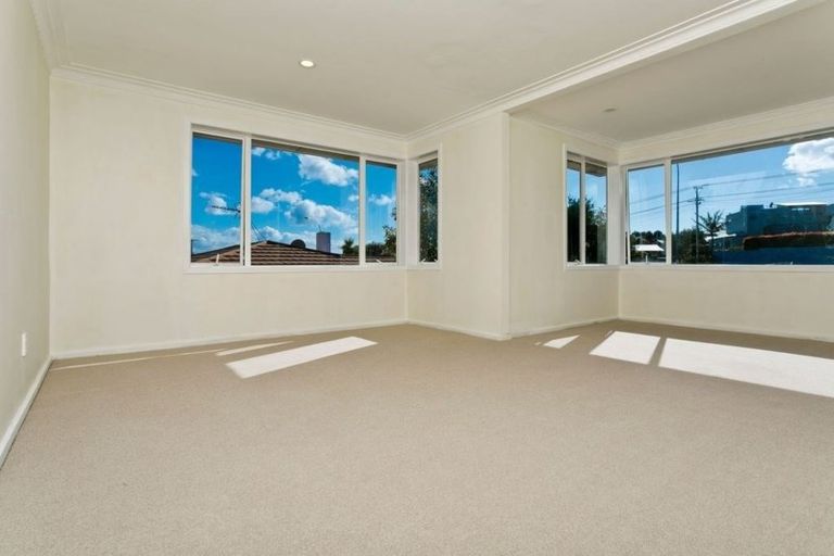 Photo of property in 660 East Coast Road, Pinehill, Auckland, 0630