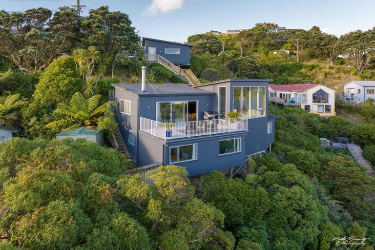 Photo of property in 4 Singers Road, Korokoro, Lower Hutt, 5012