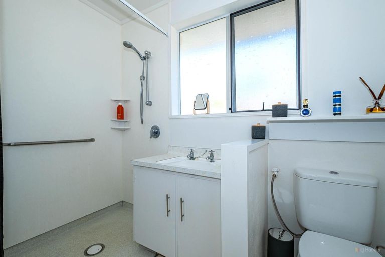 Photo of property in 10a-b Churchill Place, Waimate, 7924