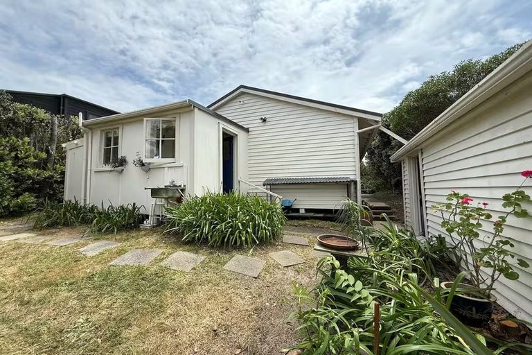 Photo of property in 59 Tutere Street, Waikanae Beach, Waikanae, 5036