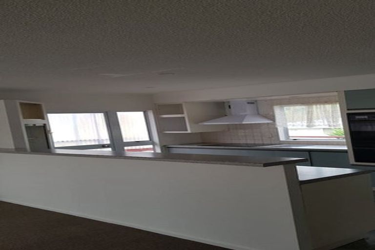 Photo of property in 5b Nile Road, Kelston, Auckland, 0602