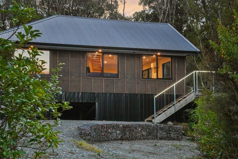 Photo of property in 11 Brownlee Drive, Moana, 7872