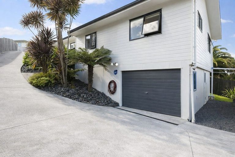 Photo of property in 17 Longview Rise, Massey, Auckland, 0614