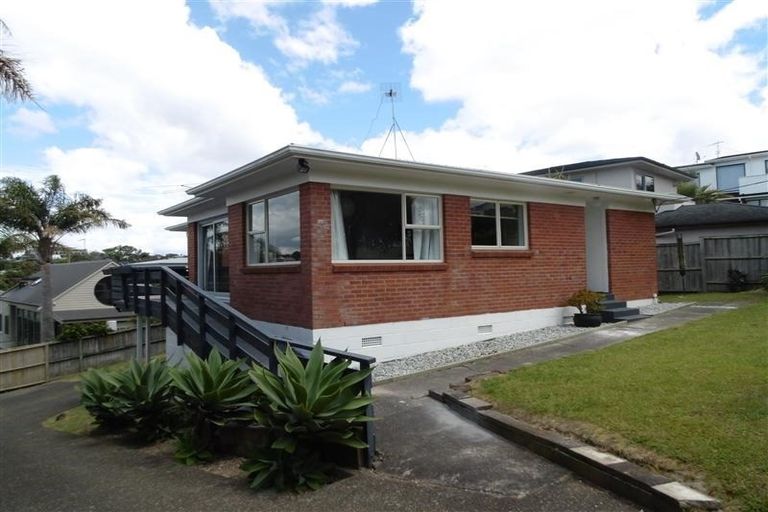 Photo of property in 23 Hyde Road, Rothesay Bay, Auckland, 0630