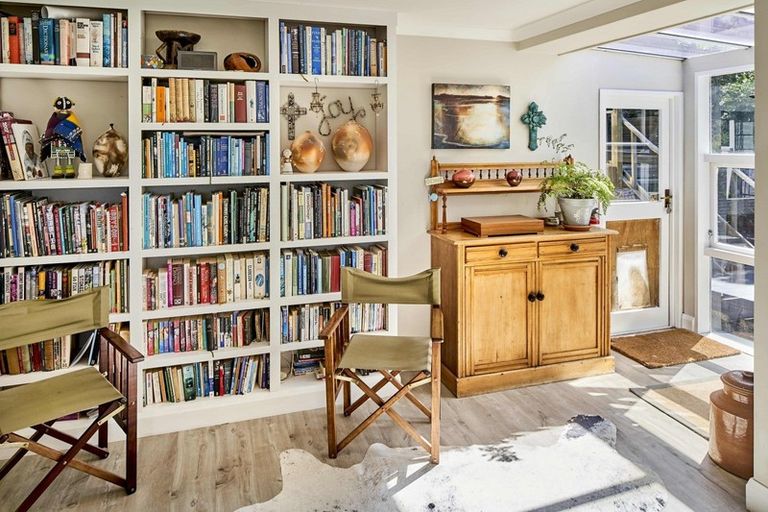 Photo of property in 3 Kenef Road, Paremata, Porirua, 5024