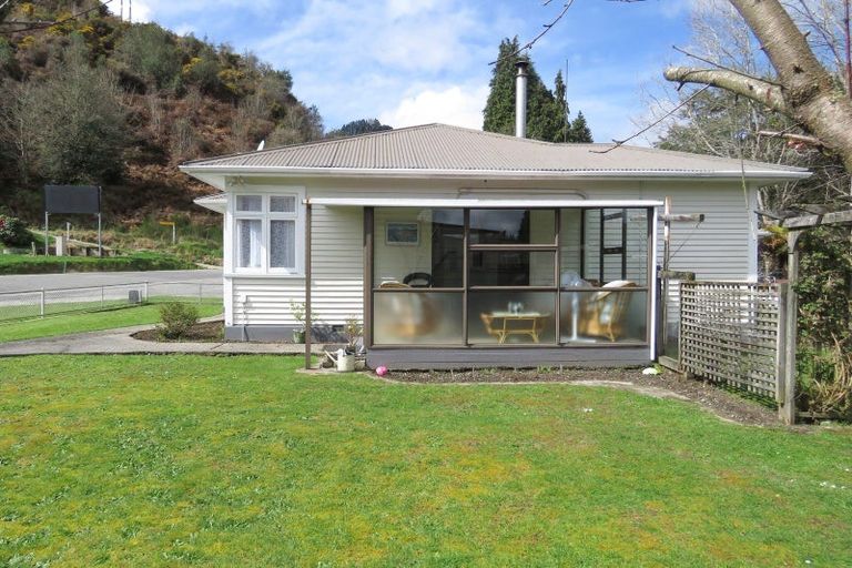 Photo of property in 3 Broadway, Reefton, 7830