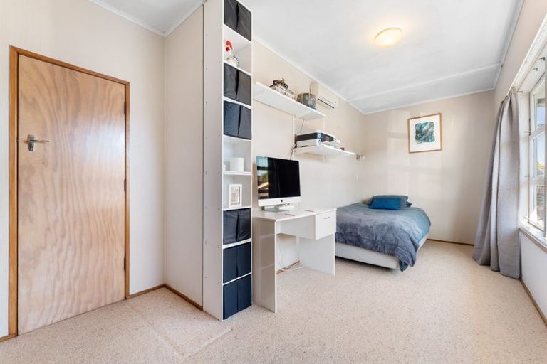 Photo of property in 15 Jaemont Avenue, Te Atatu South, Auckland, 0610