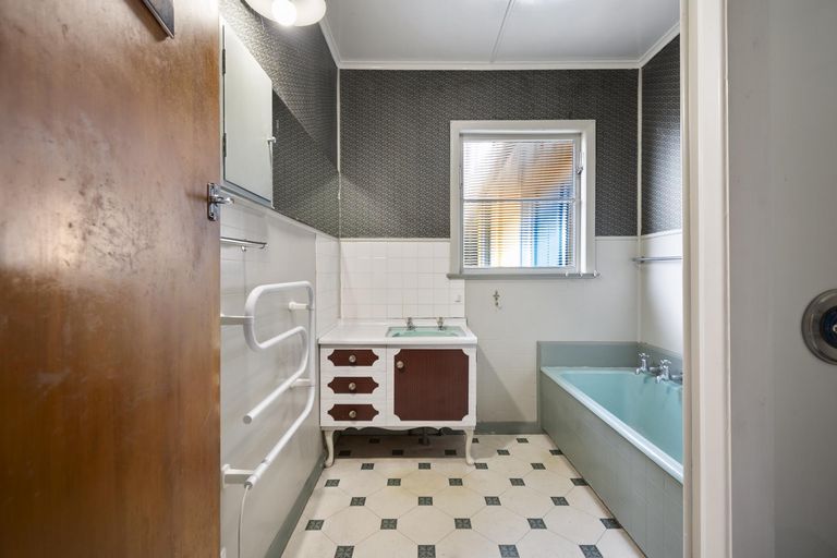 Photo of property in 7 Cremorne Avenue, Hokowhitu, Palmerston North, 4410