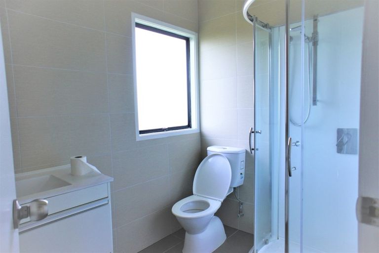 Photo of property in 26 Lambrown Drive, Totara Vale, Auckland, 0629