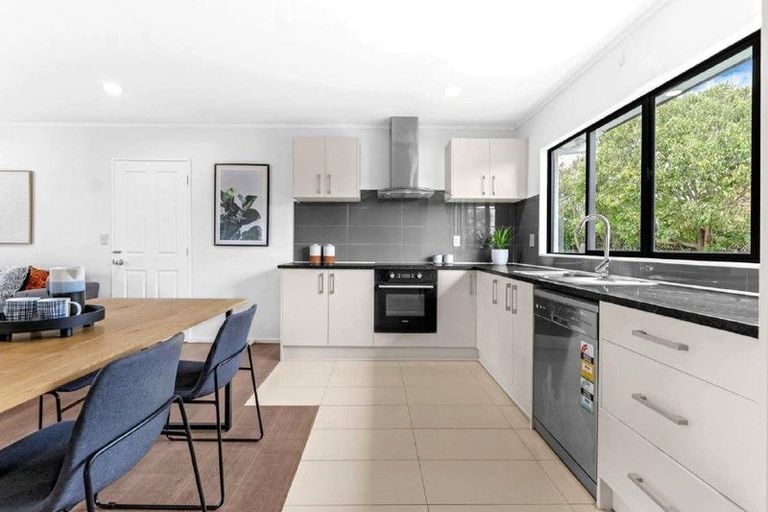 Photo of property in 3/17 Neta Grove, Henderson, Auckland, 0612