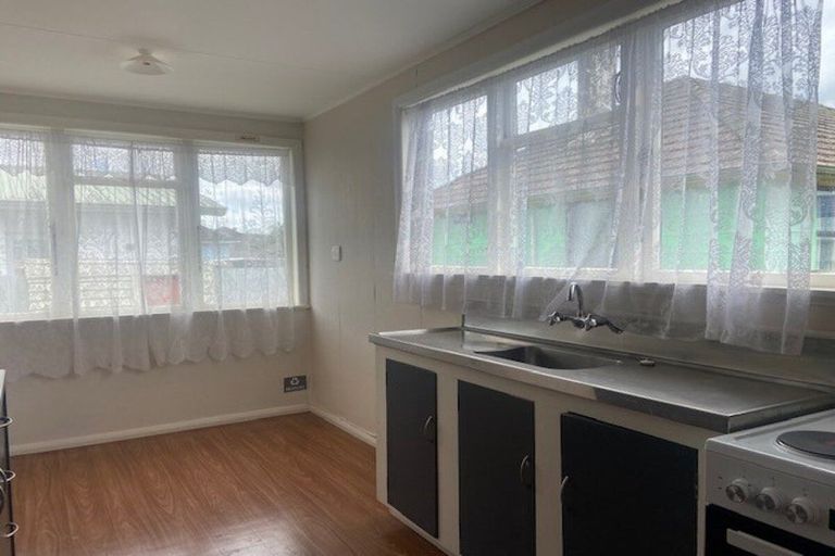 Photo of property in 2 Takahe Street, Frankton, Hamilton, 3204