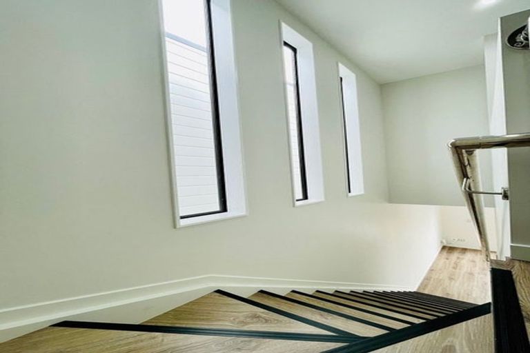 Photo of property in 28 Parahau Road, Papakura, 2110