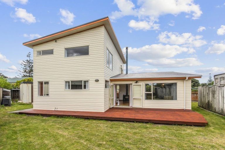 Photo of property in 1 Frances Street, Waikanae Beach, Waikanae, 5036