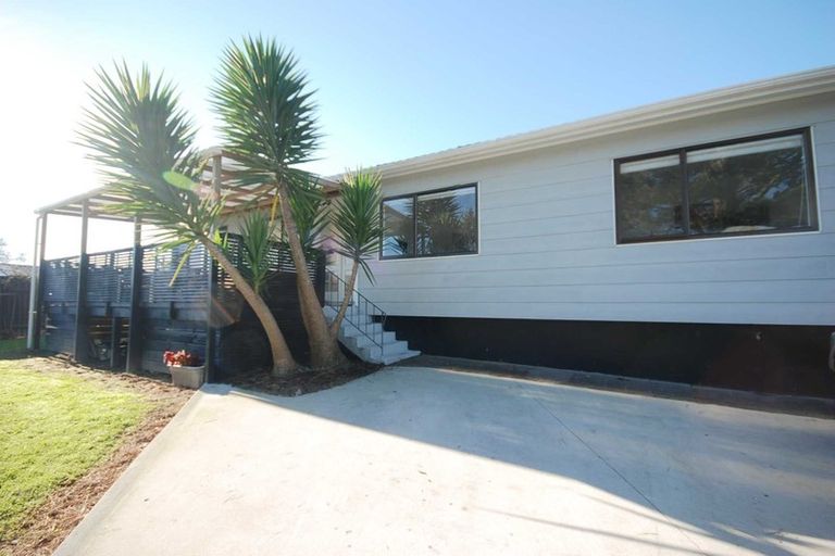 Photo of property in 11 Elvira Place, Ranui, Auckland, 0612