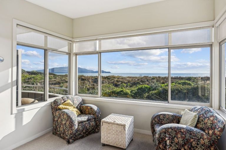 Photo of property in 33 Marram Way, Peka Peka, Waikanae, 5391