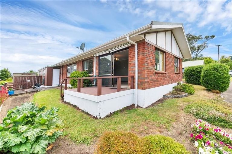 Photo of property in 1/7 Gerald Stokes Avenue, Helensville, 0800