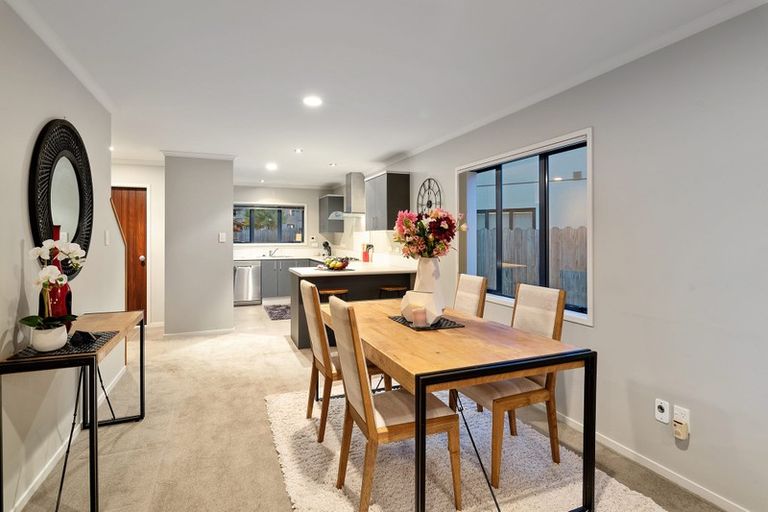 Photo of property in 41 Sonoma Crescent, Oteha, Auckland, 0632