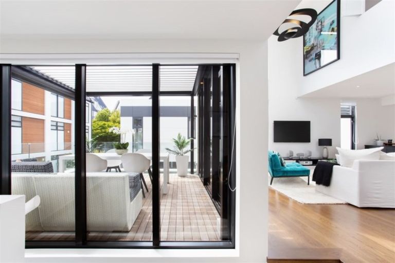 Photo of property in 26a Peterborough Street, Christchurch Central, Christchurch, 8013