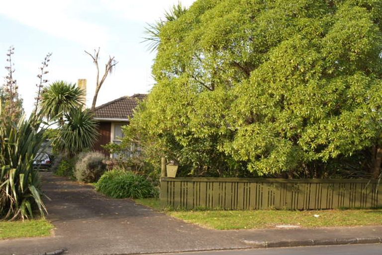 Photo of property in 41 Blake Road, Mangere East, Auckland, 2024
