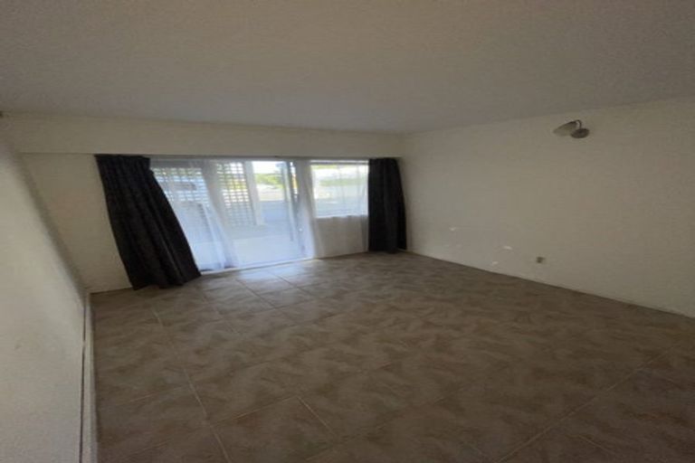 Photo of property in 2 Glenmore Road, Sunnyhills, Auckland, 2010