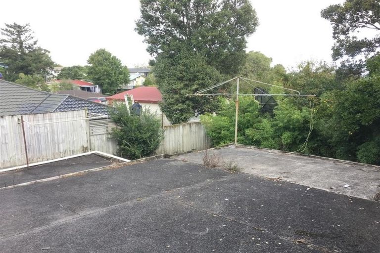 Photo of property in 1/16 Peach Road, Glenfield, Auckland, 0629