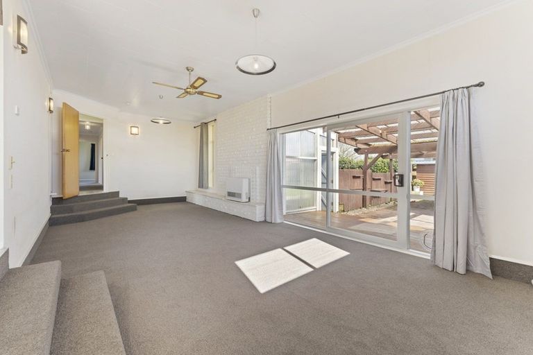 Photo of property in 20 Nikau Street, Inglewood, 4330