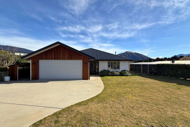 Photo of property in 63 Minaret Ridge, Wanaka, 9305