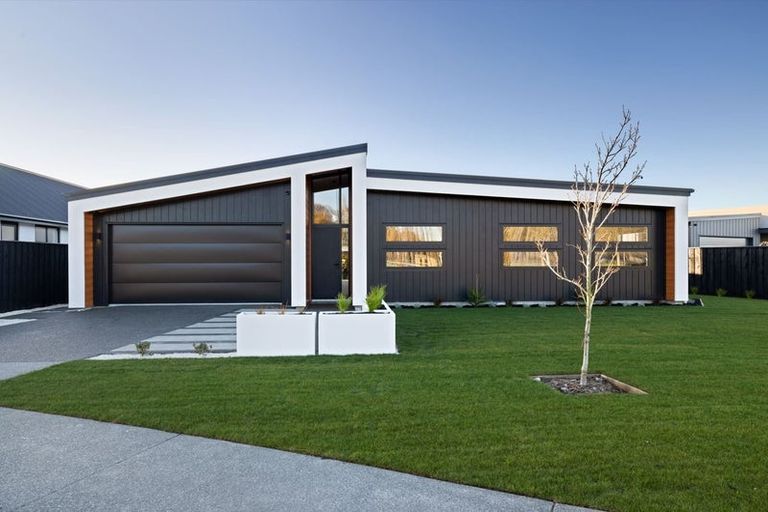 Photo of property in 14 Round Hill Rise, Cracroft, Christchurch, 8022