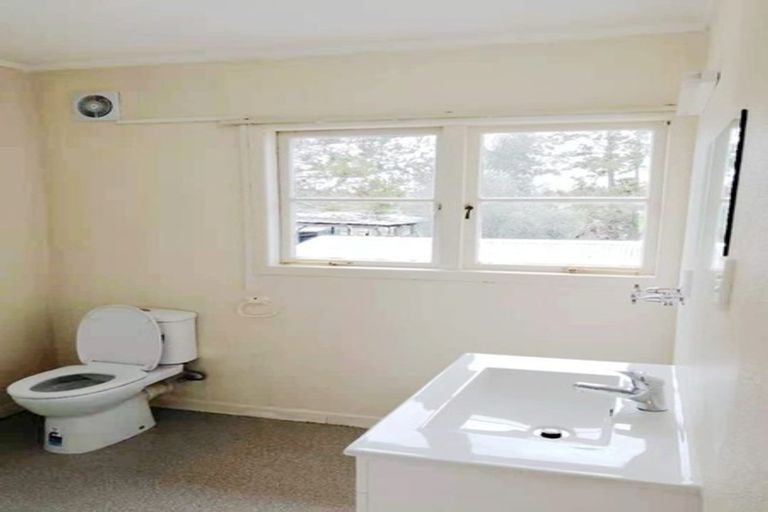 Photo of property in 244 Boord Crescent, Kumeu, 0891