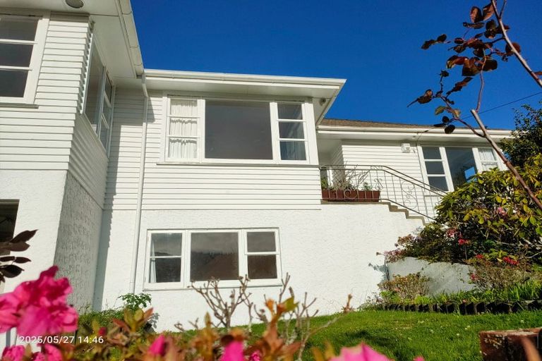 Photo of property in 5 Larsen Crescent, Tawa, Wellington, 5028