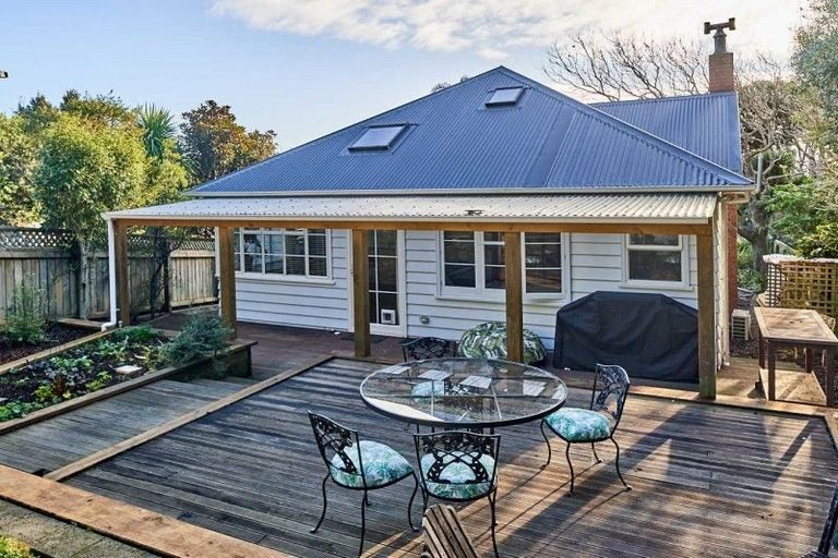 Photo of property in 341 Muritai Road, Eastbourne, Lower Hutt, 5013