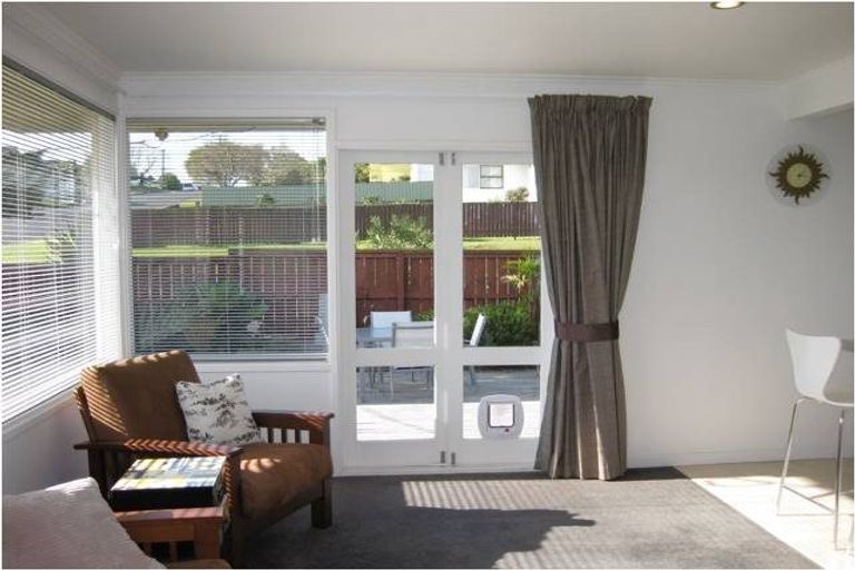 Photo of property in 2/48 Gordon Avenue, Milford, Auckland, 0620