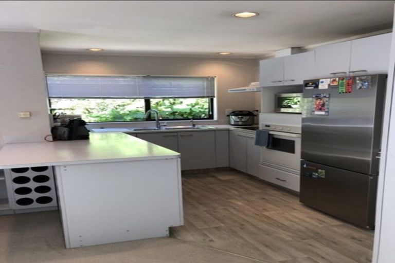 Photo of property in 27 Pinewood Grove, Botany Downs, Auckland, 2010