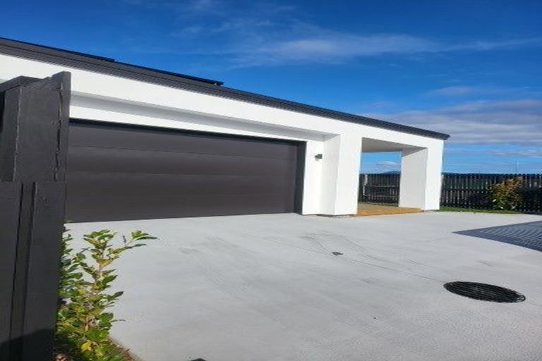 Photo of property in 2 Atutahi Lane, Papamoa Beach, 3118