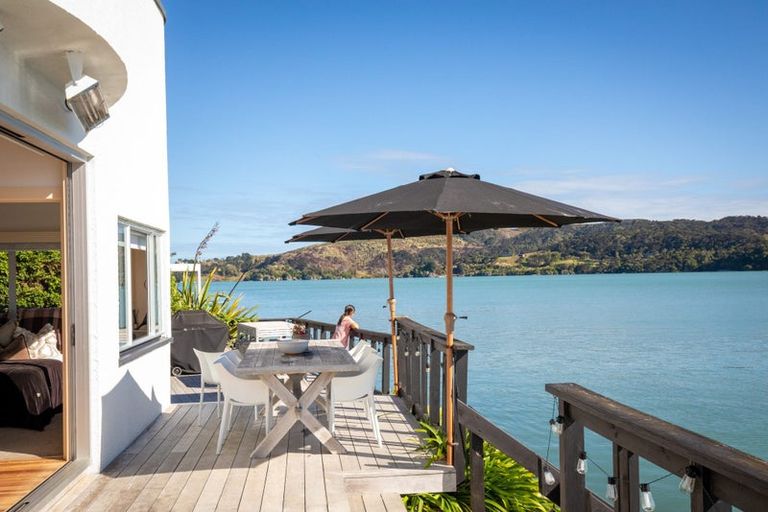 Photo of property in Wallis Street, Raglan, 3225