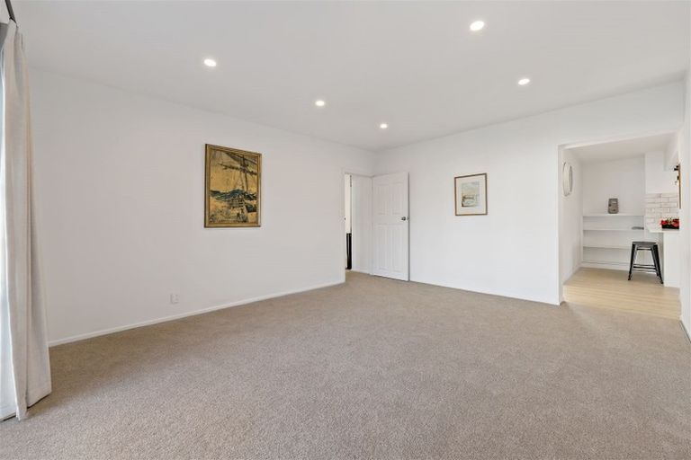 Photo of property in 1/25 James Evans Drive, Northcote, Auckland, 0627