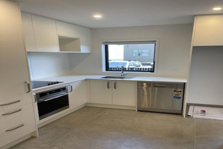 Photo of property in 1/58 Kemp Road, Massey, Auckland, 0614