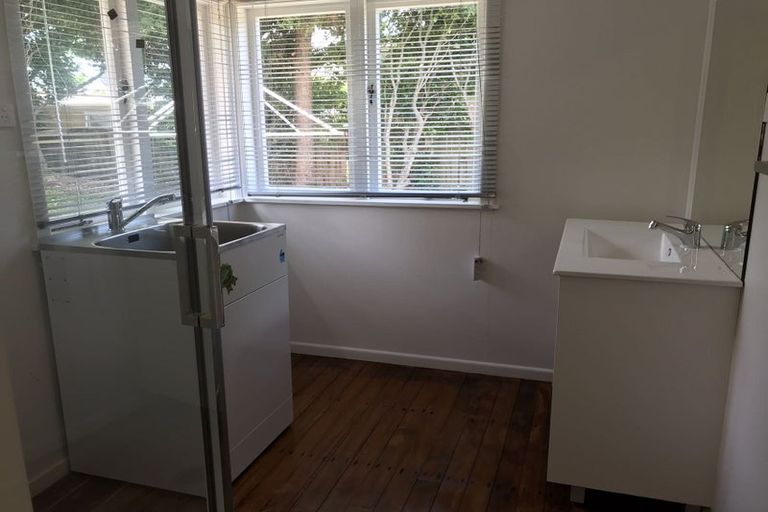 Photo of property in 31 Rosella Road, Mangere East, Auckland, 2024