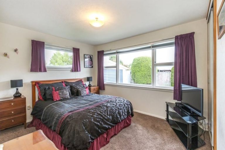 Photo of property in 39 Lake Terrace Road, Burwood, Christchurch, 8061