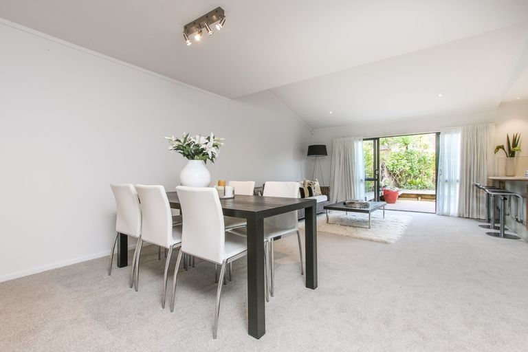 Photo of property in 21/15a Vinograd Drive, Te Atatu Peninsula, Auckland, 0610