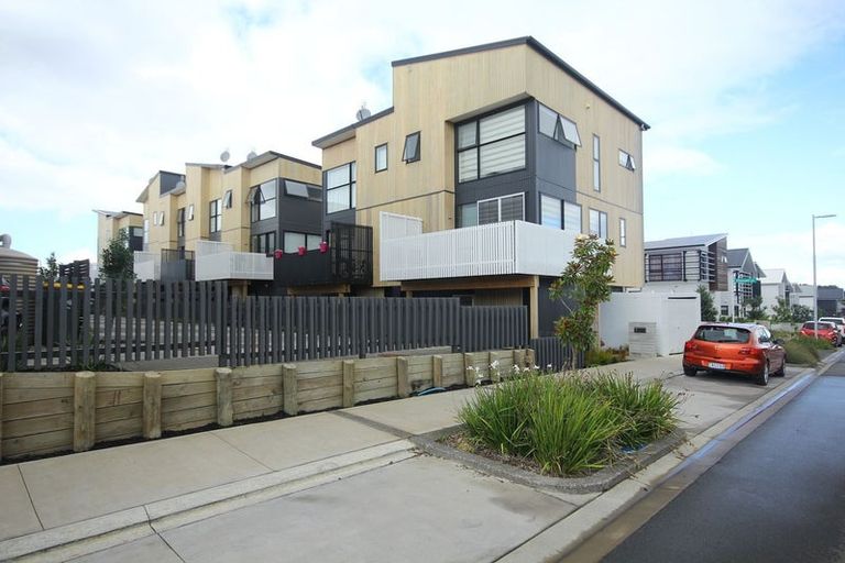 Photo of property in 2 Pheasant Lane, Hobsonville, Auckland, 0616