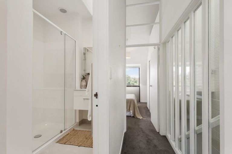 Photo of property in 94b Aikmans Road, Merivale, Christchurch, 8014