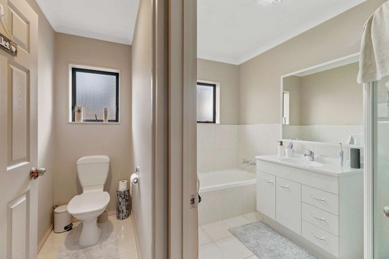 Photo of property in 1 Carrick Glen Avenue, Flat Bush, Auckland, 2019