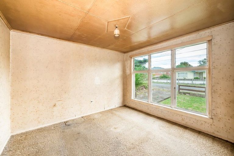 Photo of property in 10 Wairere Grove, Paraparaumu, 5032