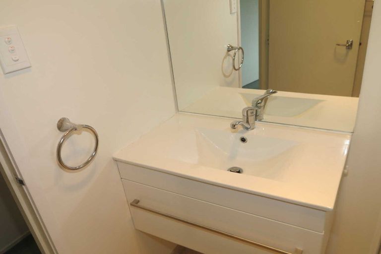 Photo of property in 2/15a Mcintyre Road, Mangere Bridge, Auckland, 2022