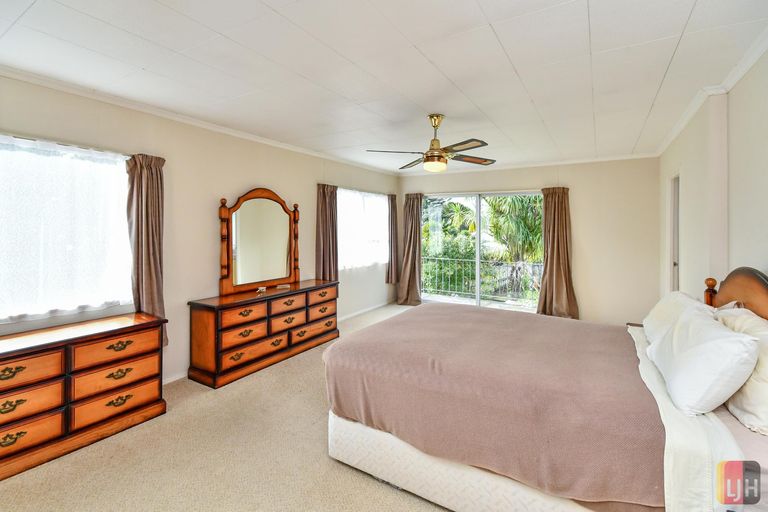 Photo of property in 11 Sandrine Avenue, Clover Park, Auckland, 2019