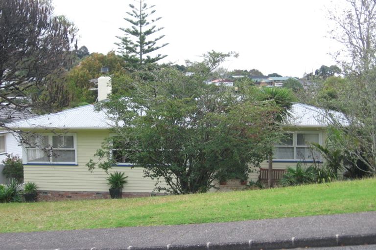 Photo of property in 15 Dolbear Street, Titirangi, Auckland, 0604