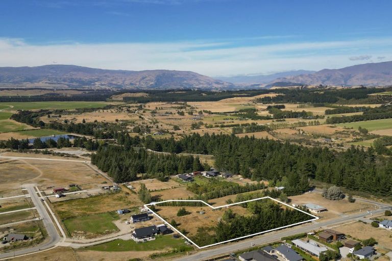 Photo of property in 8 Cemetery Road, Lake Hawea, Wanaka, 9382