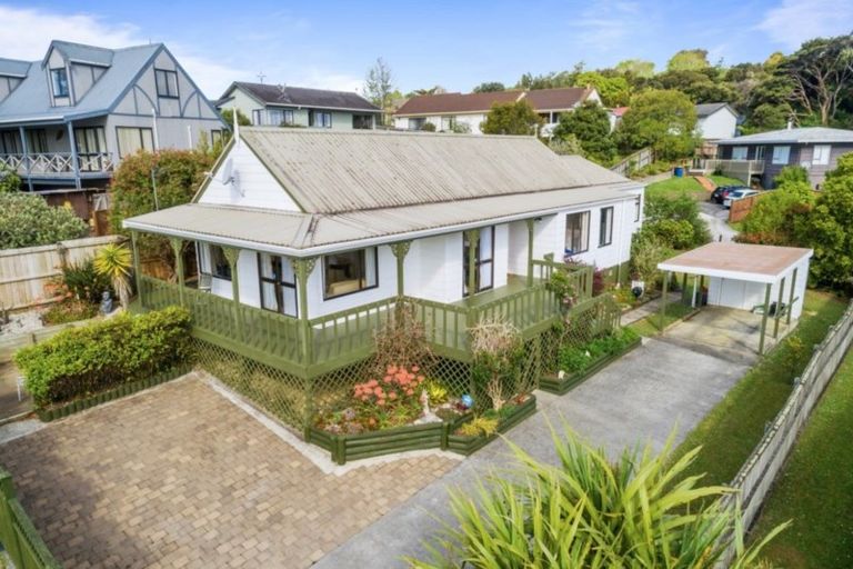 Photo of property in 4 Thistledew Place, Bayview, Auckland, 0629