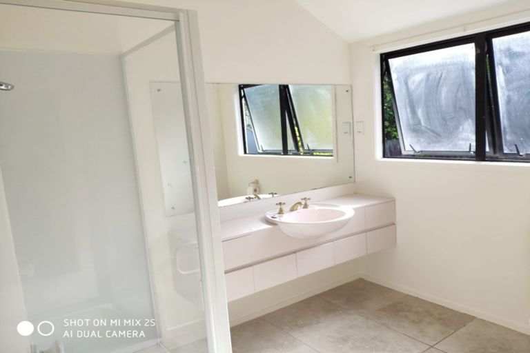 Photo of property in 10 Forsythe Place, Massey, Auckland, 0614